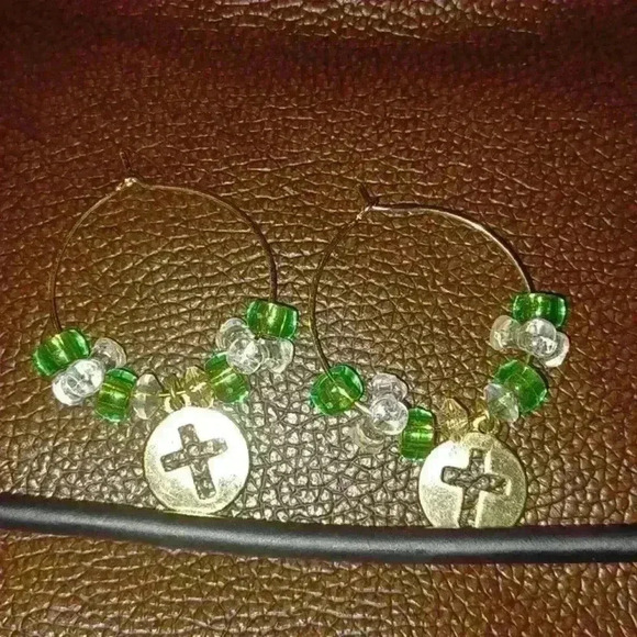 ❤️ Handmade Hoop Green/Clear CROSS Dangles Beaded Earrings - Picture 3 of 6